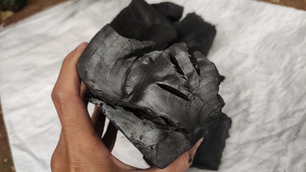 Arang Tamarind dari Indonesia